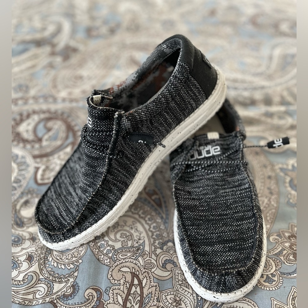 EUC Men’s HEY DUDE Wally Sox Black/White Slip On Shoes (11)